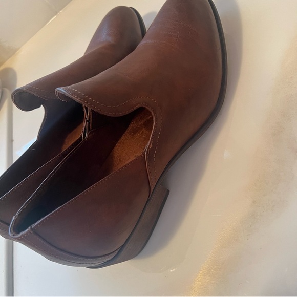 Pierre Dumas Women's Brown Leather Loafers - Picture 6 of 7